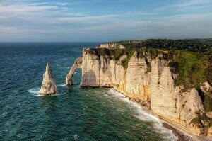 Скелі Етрета у Франції